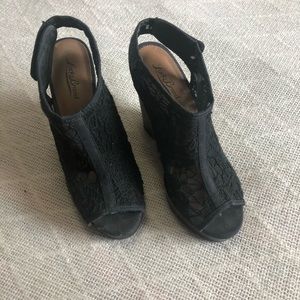 Lucky brand wedge